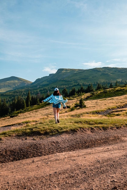 Szlaki turystyczne Karpacz odkrywają malownicze widoki